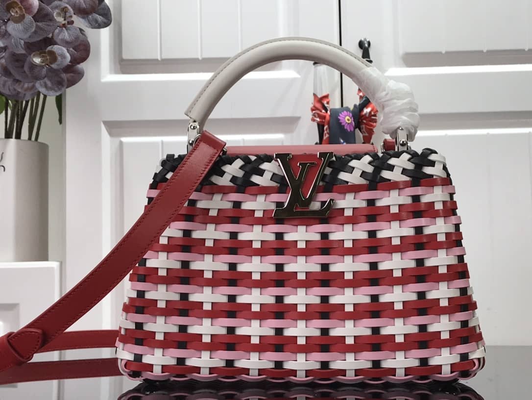 L0vis Vvtt0n Capucines Taurillon Hand Shoulder Bag Replica Red M94519