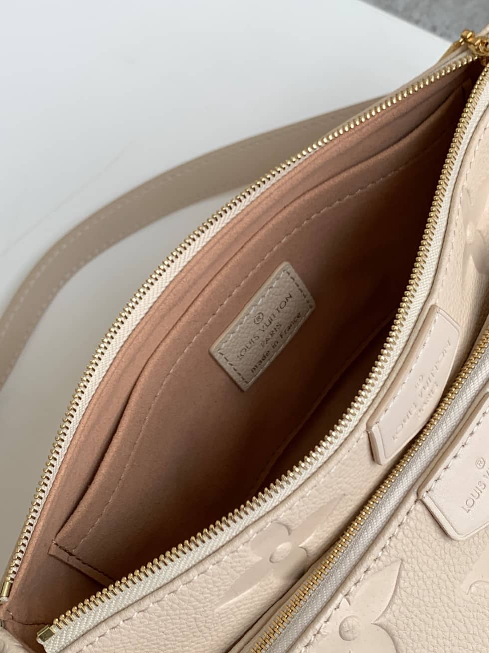 L0vis Vvtt0n Monogram Empreinte Multi Pochette Accessoires M80447 Replica