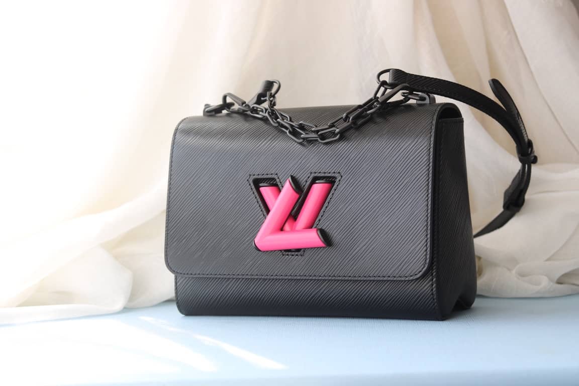 L0vis Vvtt0n Textured Epi Leather Twist Series Bag Black