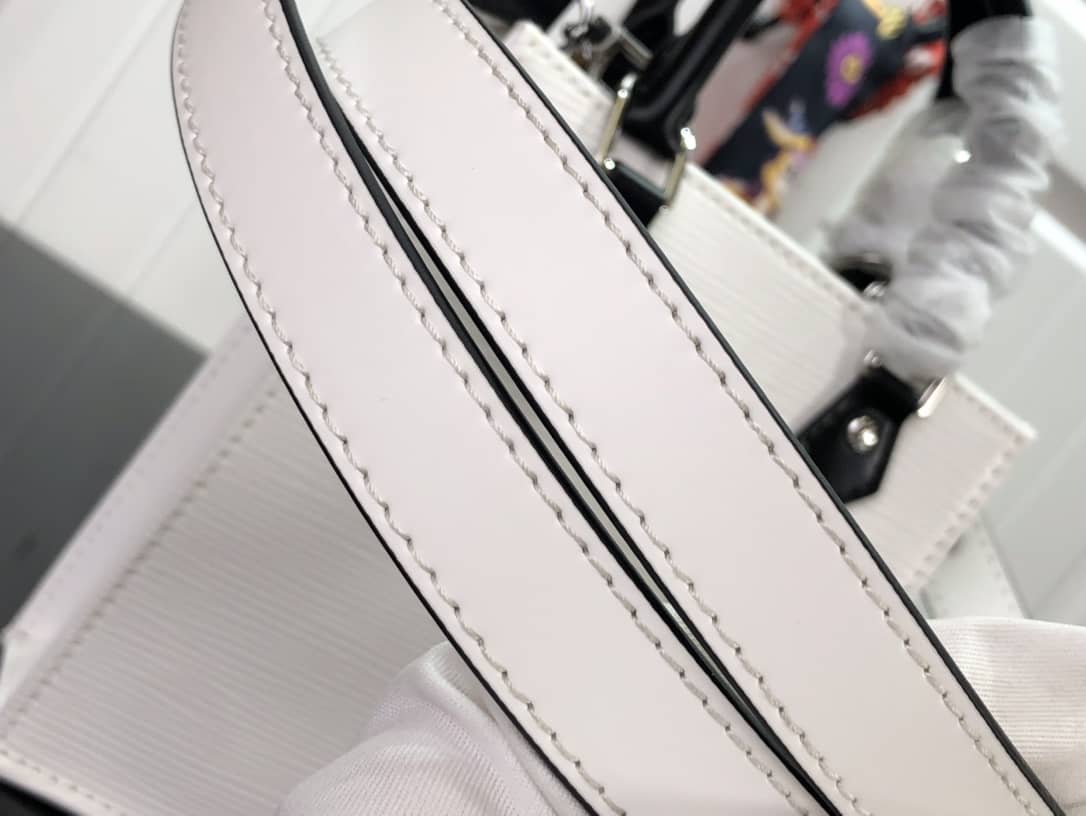 L0vis Vvtt0n Petit Sac Plat Flat Shoulder Bag Replica White M80169