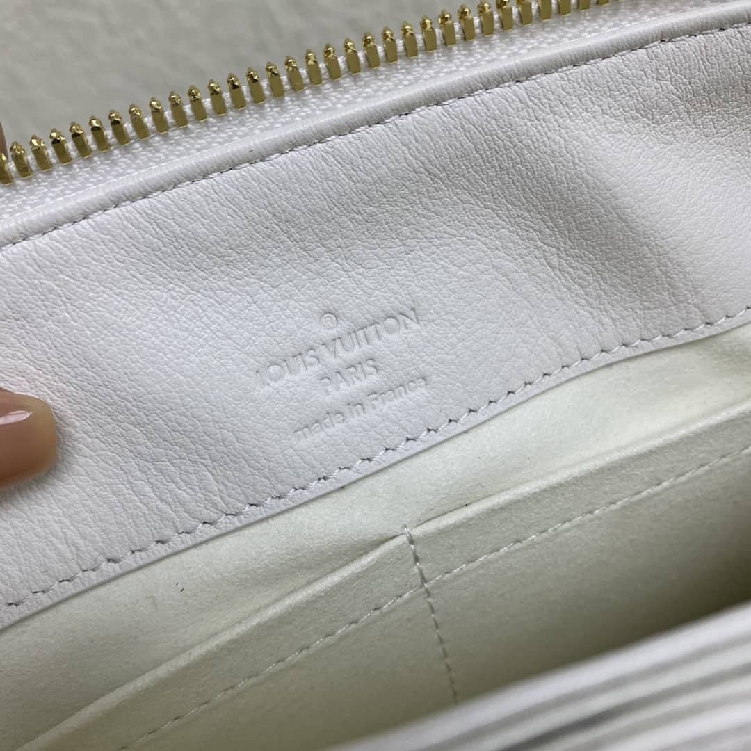 L0vis Vvtt0n 7 Star Chain Clutch Bag White