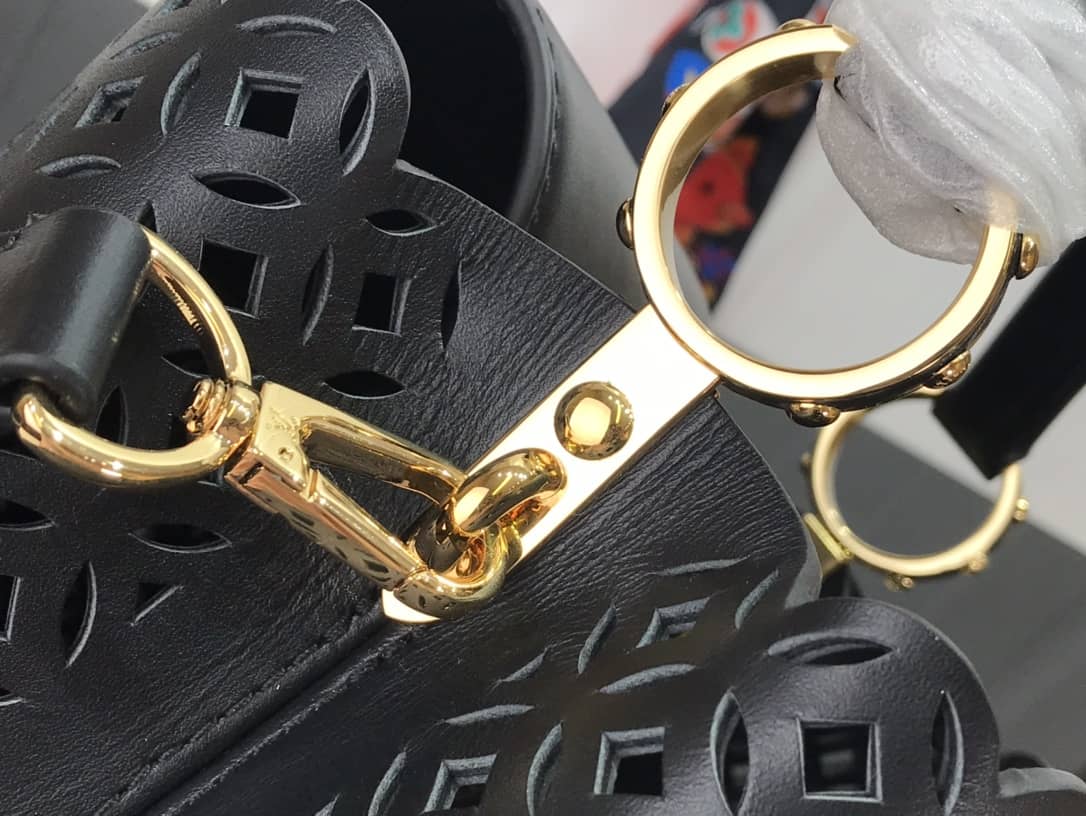 L0vis Vvtt0n Capucines BB Cutout Leather Bag Replica Black M57228