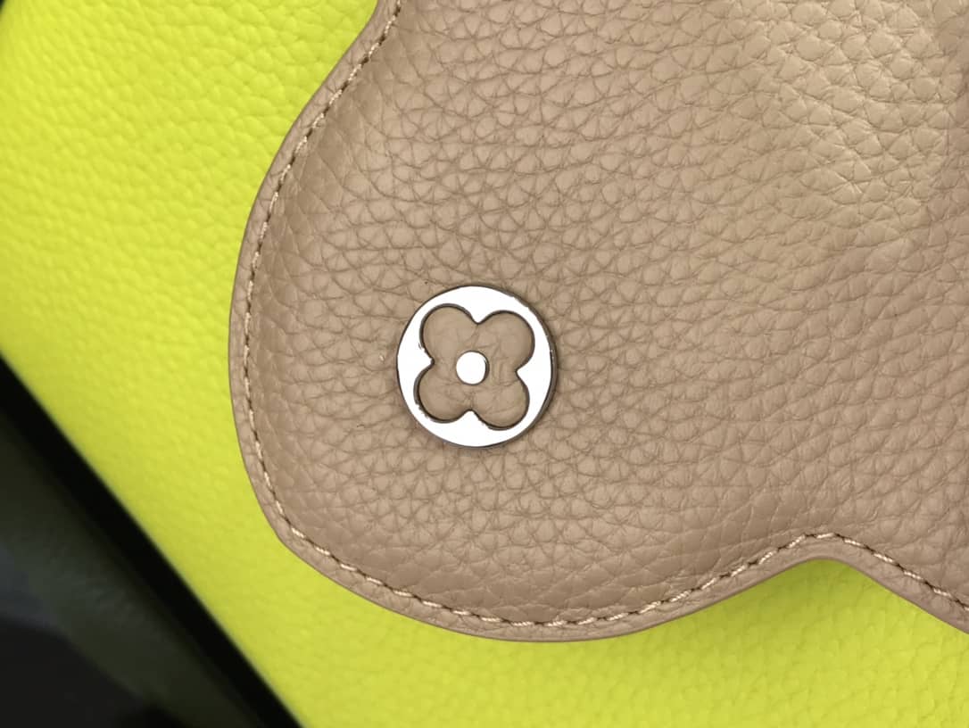 L0vis Vvtt0n Capucines Mini Taurillon Leather Replica Bag Green M57520