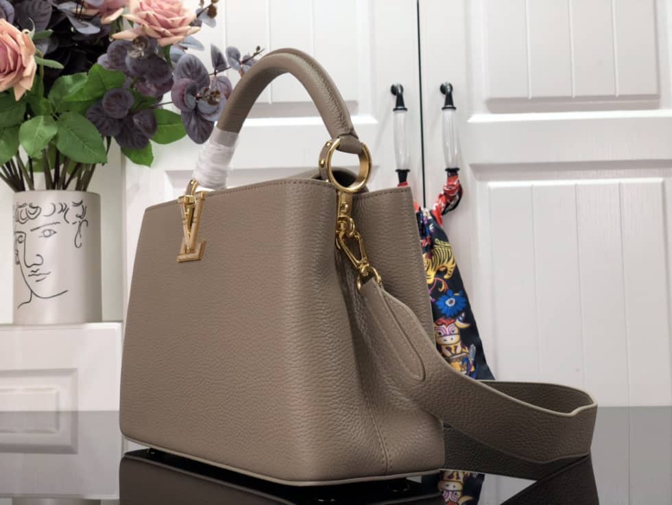 L0vis Vvtt0n Capucines MM Beige M59066 Replica Shoulder Bag