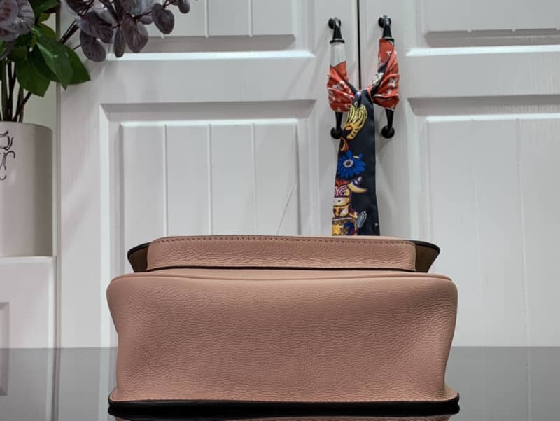 L0vis Vvtt0n Lockme Chain PM Replica Handbag Pink M57073