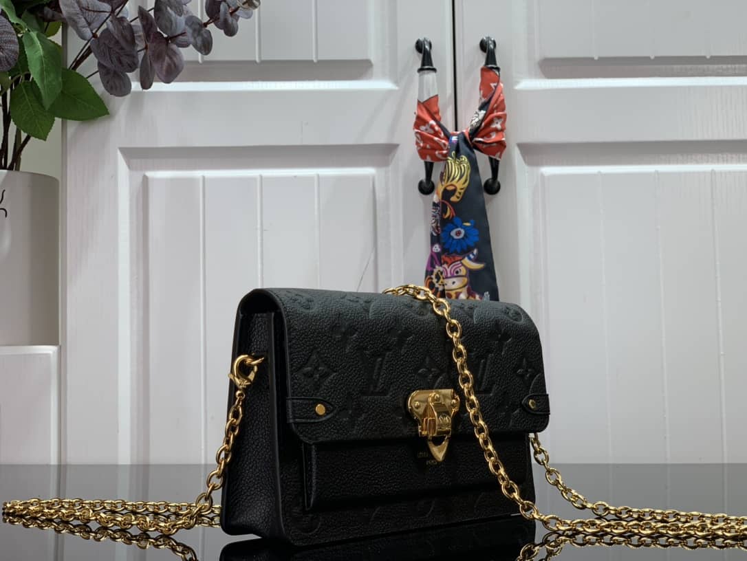 Best Replica L0vis Vvtt0n Vavin Chain Empreinte Leather Replica Bag Black M63398(ColaReps)