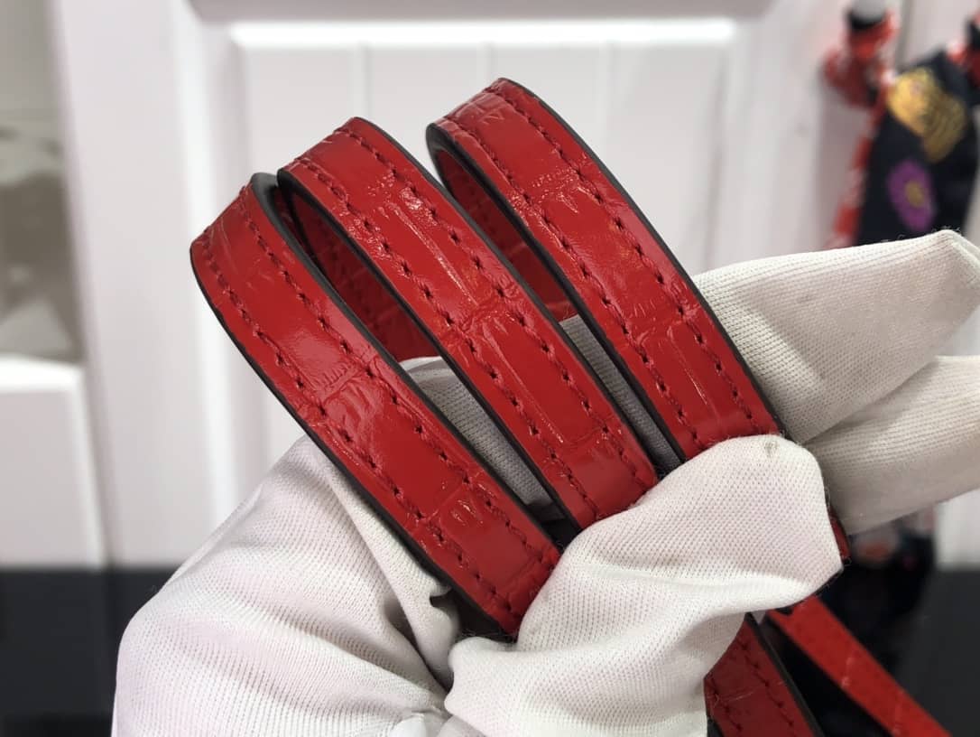 L0vis Vvtt0n Petit Sac Plat Flat Shoulder Bag Replica Red M80169