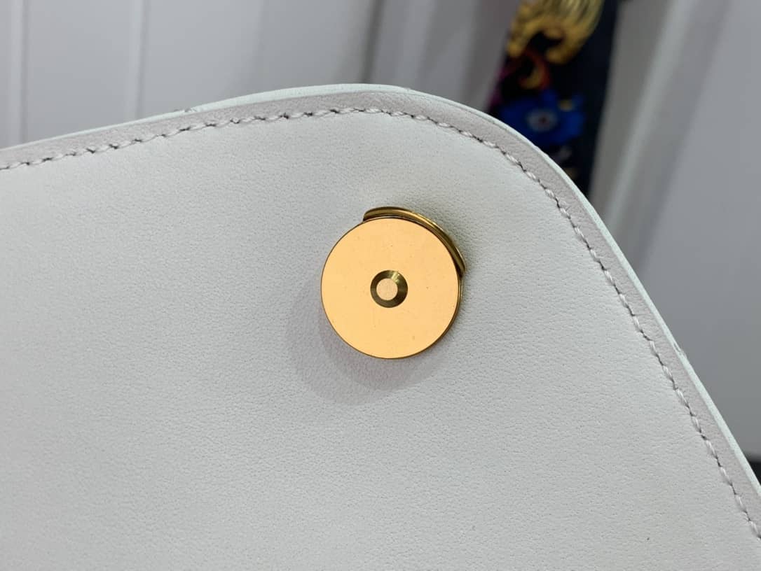 L0vis Vvtt0n New Wave Multi Replica Pochette White M56466