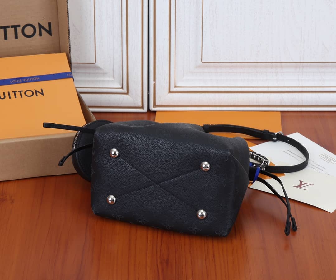 L0vis Vvtt0n Bella Leather Replica Shoulder Bag Black M57070