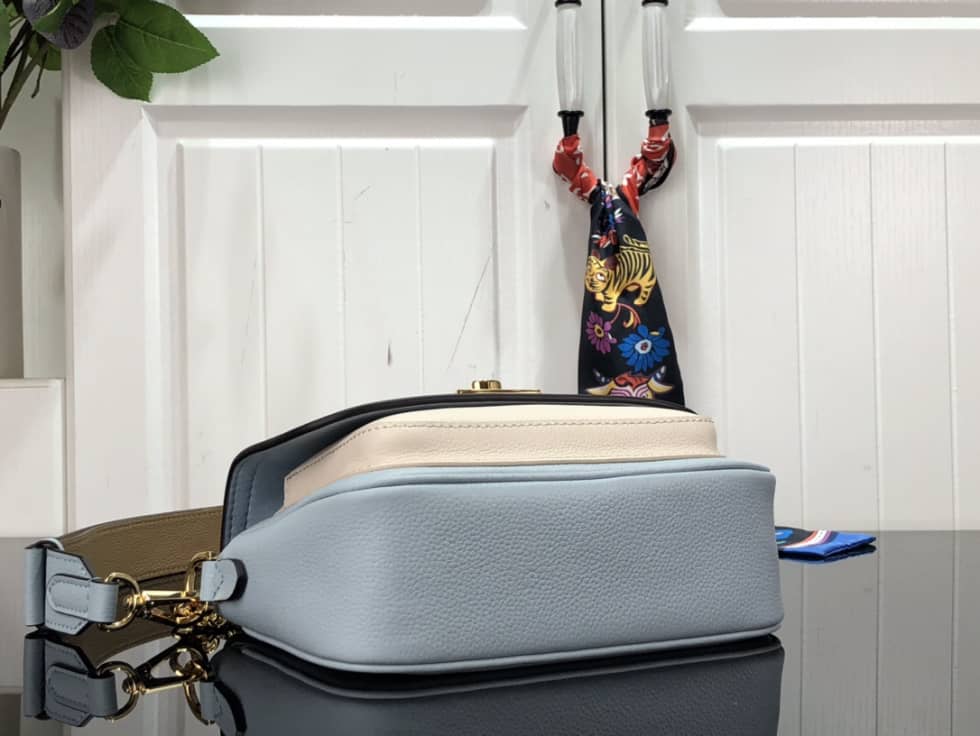 L0vis Vvtt0n Lockme Tender Blue M59984 Replica Crossbody Bag