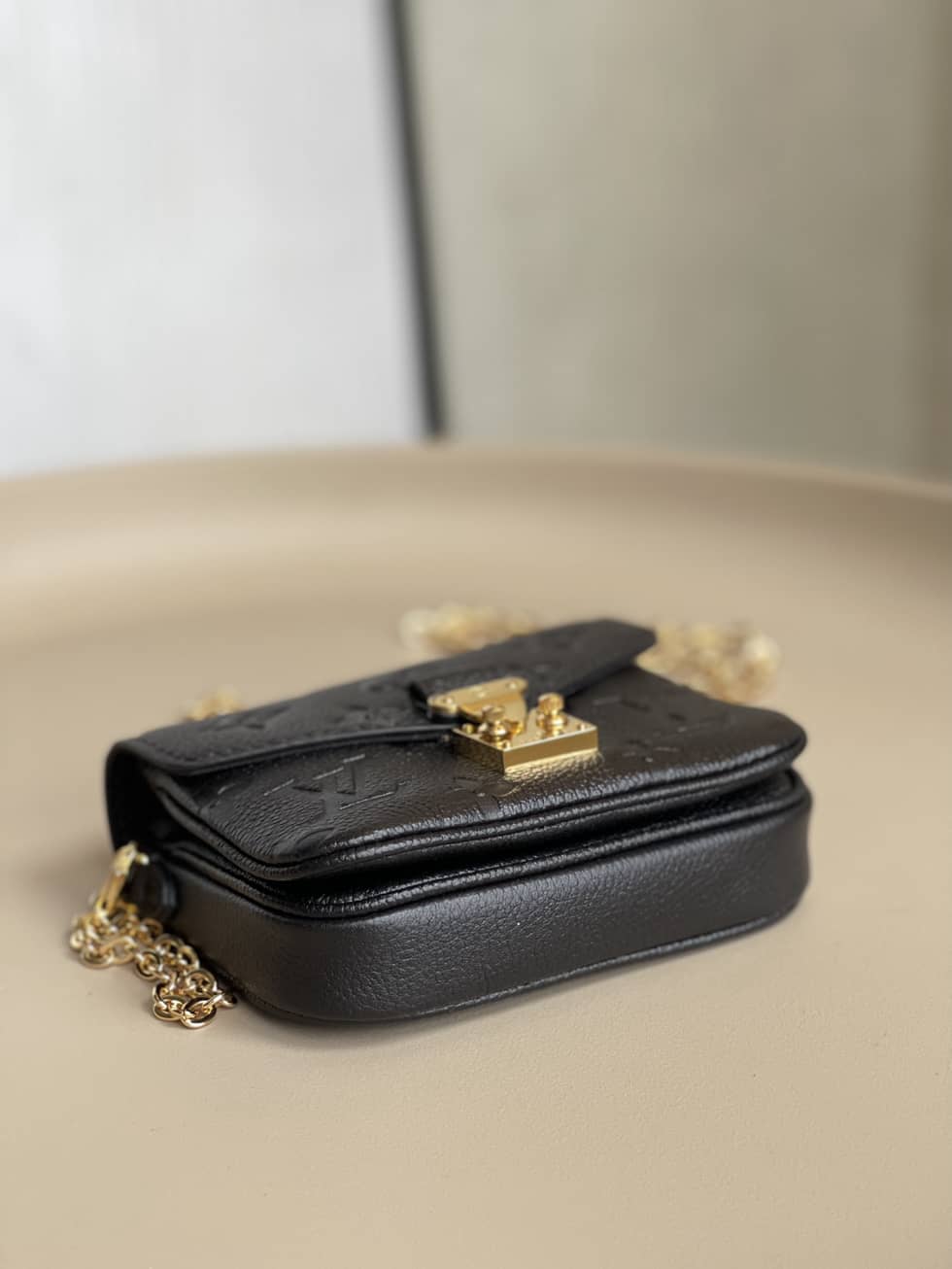 L0vis Vvtt0n Micro Métis Monogram Empreinte Leather 2WAY Chain M81389 Replica Crossbody Bag