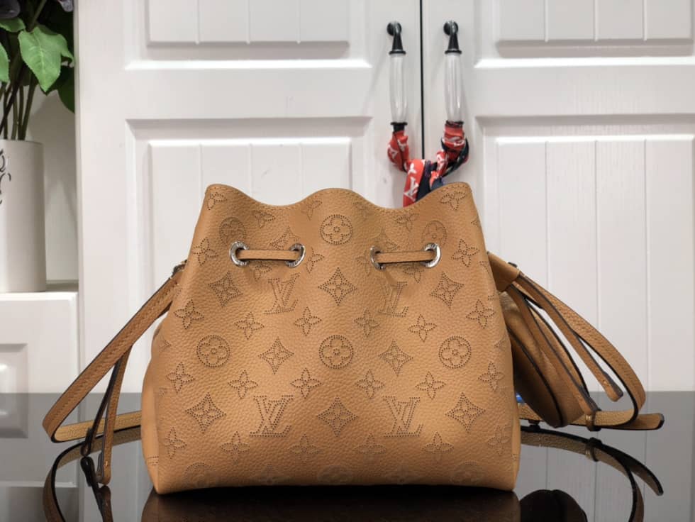 L0vis Vvtt0n Bella Mahina Leather Magnolia Pink M57068 Replica Bucket Bag