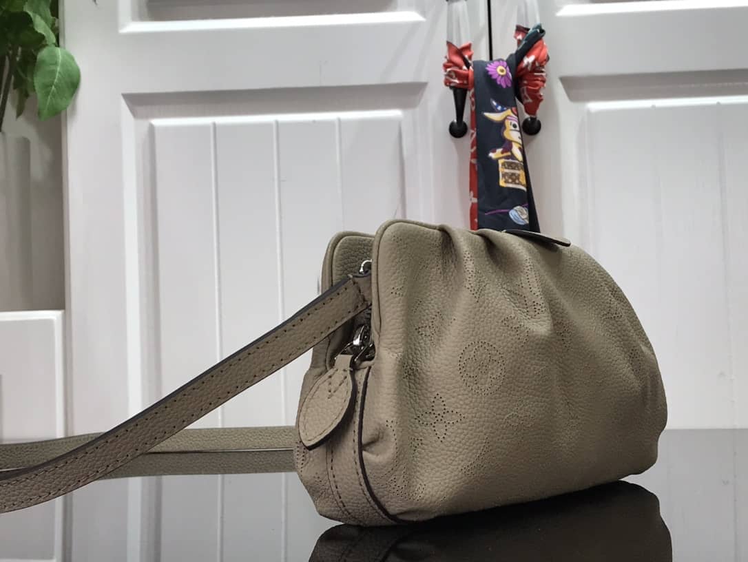 L0vis Vvtt0n Scala Mini Replica Pouch Gray M80092