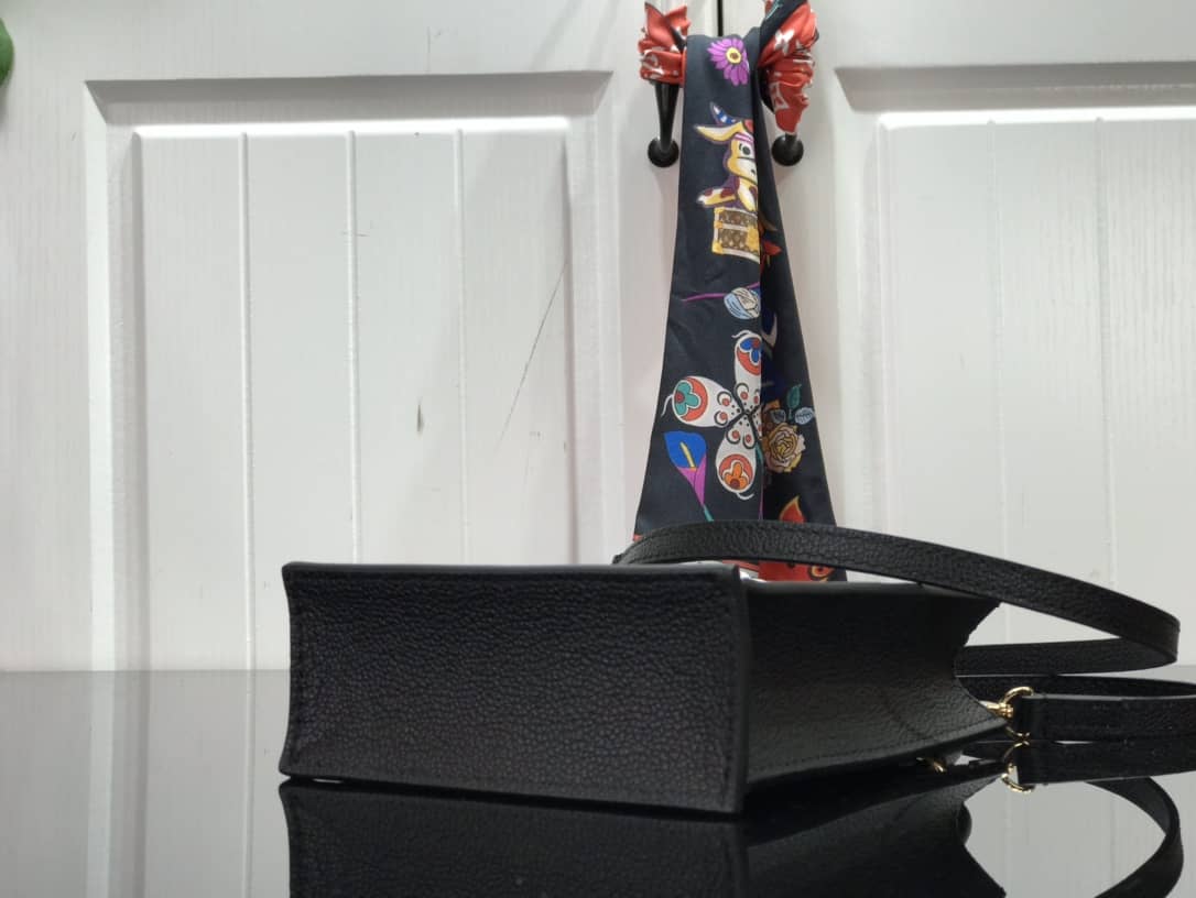 L0vis Vvtt0n Monogram Petit Sac Plat 2Way Replica Shoulder Bag Black M69442