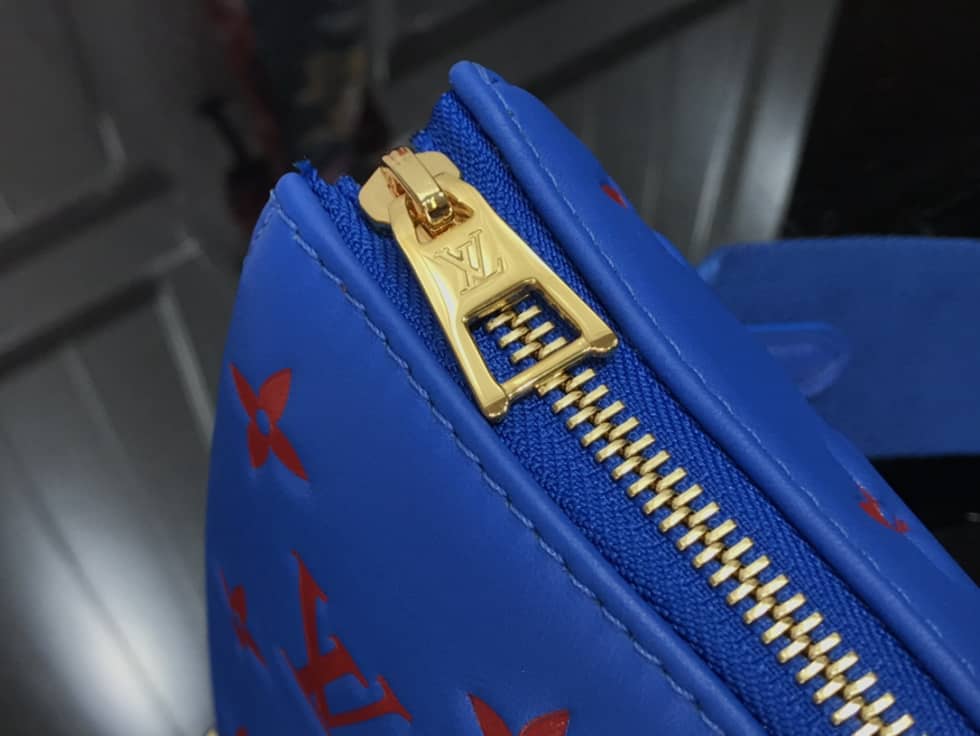 L0vis Vvtt0n Embossed Lambskin Coussin PM Blue M58628 Replica Shoulder Bag