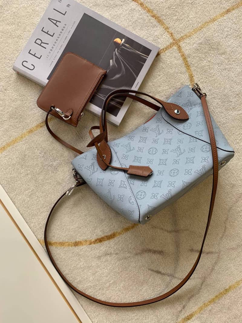 L0vis Vvtt0n Mahina Hina PM Leather Tote Replica Blue M54353