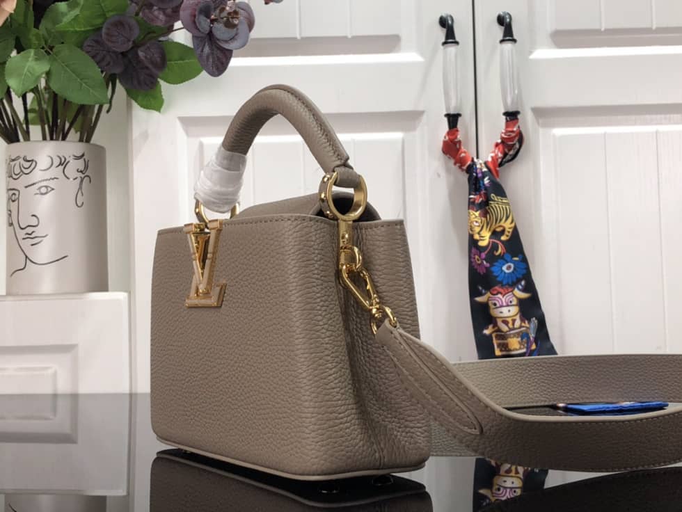 L0vis Vvtt0n Capucines Mini Beige M59066 Replica Shoulder Bag