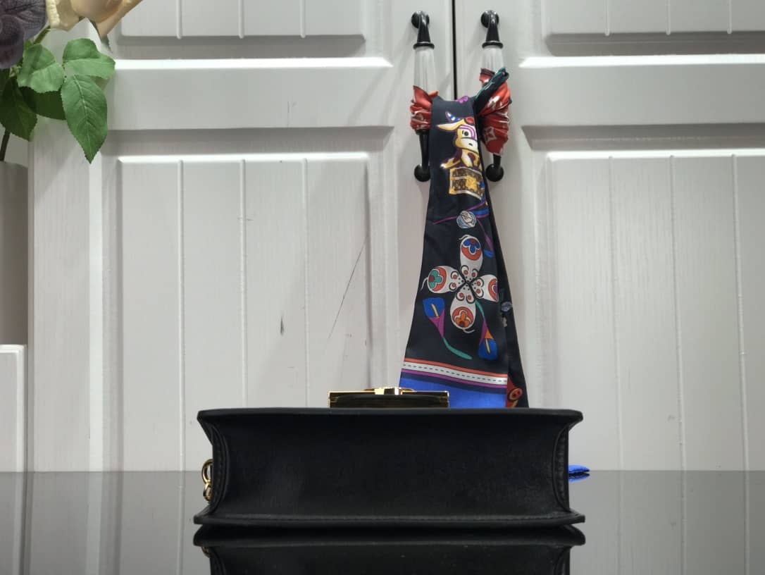 L0vis Vvtt0n Since 1854 Dauphine Chain Replica Wallet Black M69992