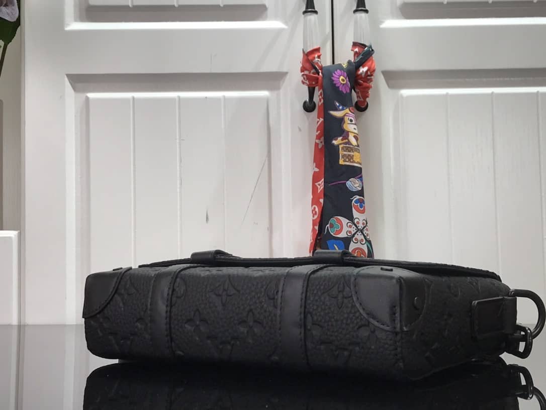 L0vis Vvtt0n Taurillon Monogram Leather Trunk Messenger Bag Replica M57726