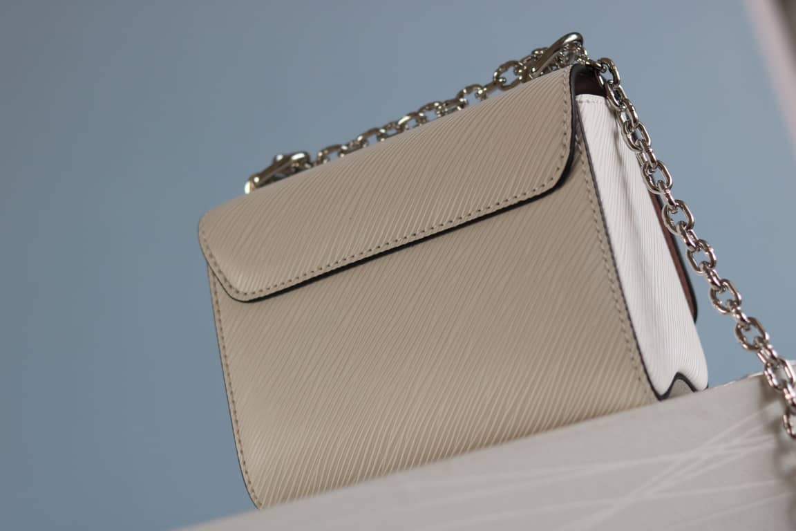 L0vis Vvtt0n Replica Twist MM Epi Leather Bag White