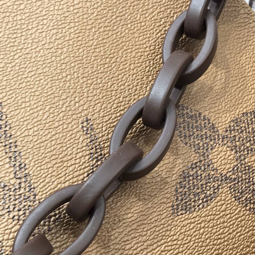 L0vis Vvtt0n Toiletry Monogram Canvas Pouch Yellow Replica M47542