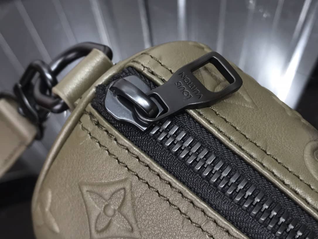 L0vis Vvtt0n Keepall XS Monogram Seal Cowhide Leather Bag Replica Green M57960