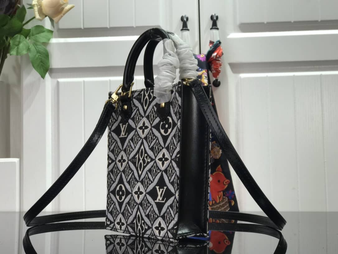 L0vis Vvtt0n Monogram Petit Sac Plat 2Way Replica Shoulder Bag Black M69442