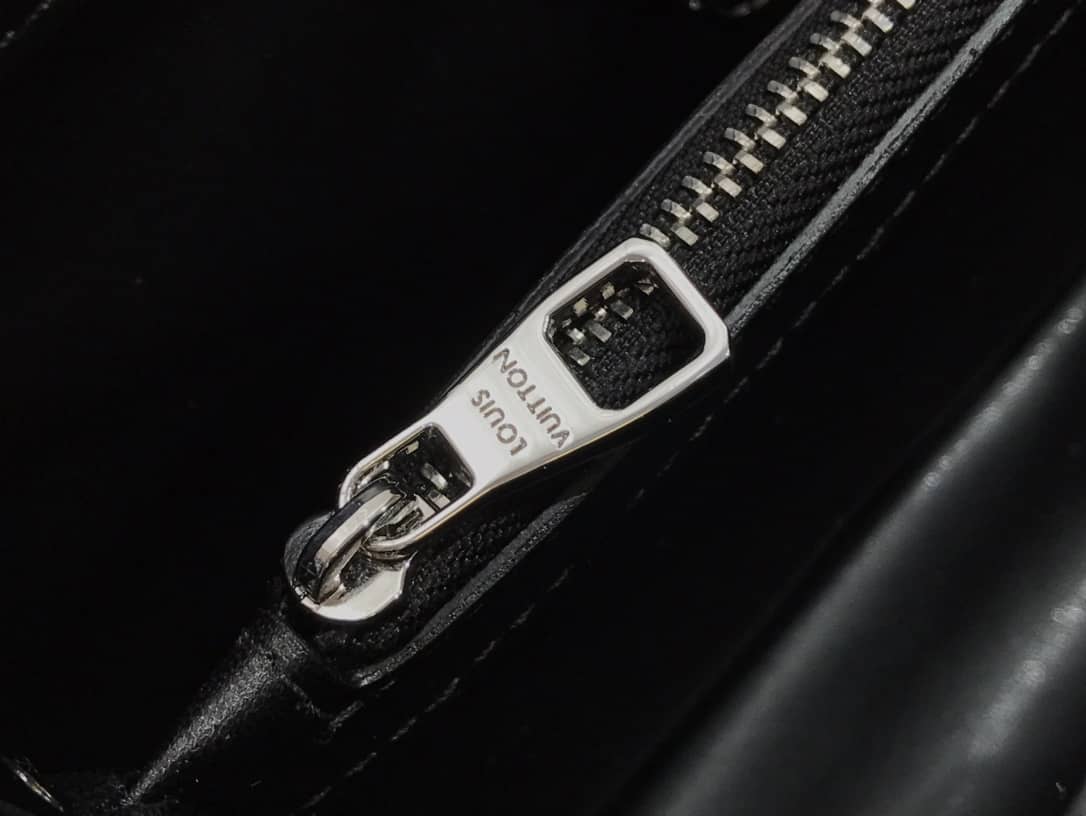 L0vis Vvtt0n Capucines Taurillon Hand Shoulder Bag Replica Red M94519