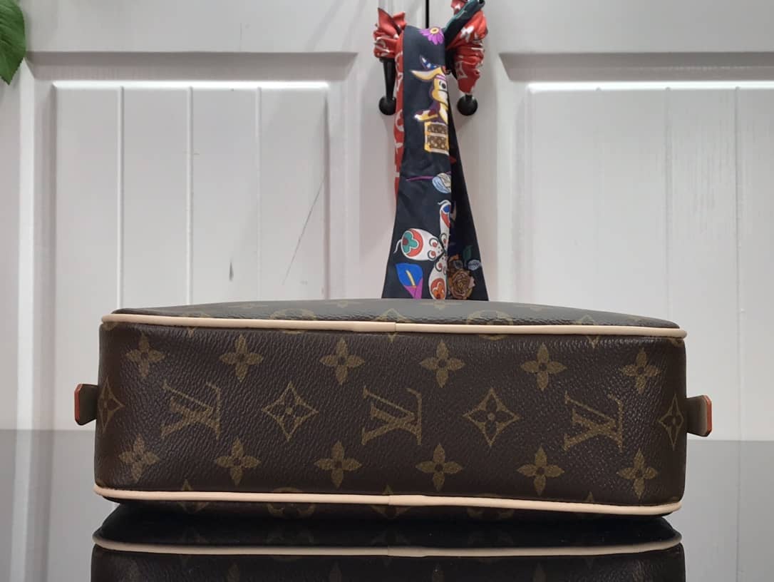 High Quality Designer LV Wash Bag Wholesale