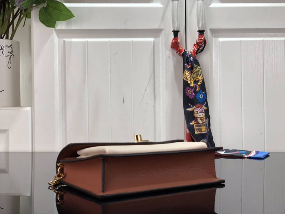 L0vis Vvtt0n Mylockme Chain Pochette M63471 Replica Crossbody Bag