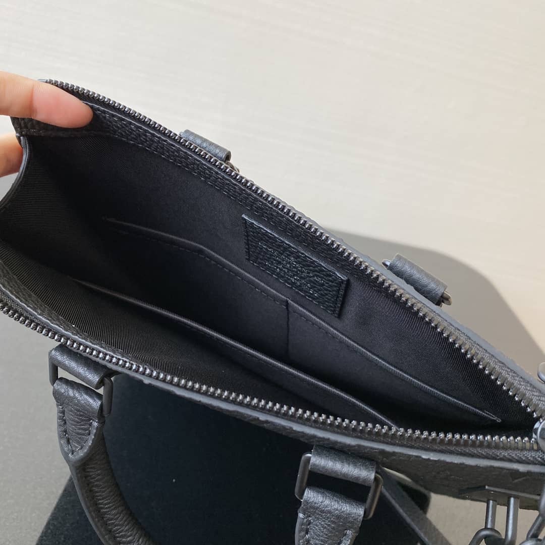 L0vis Vvtt0n Sac Plat Messenger Bag Replica Black M55891