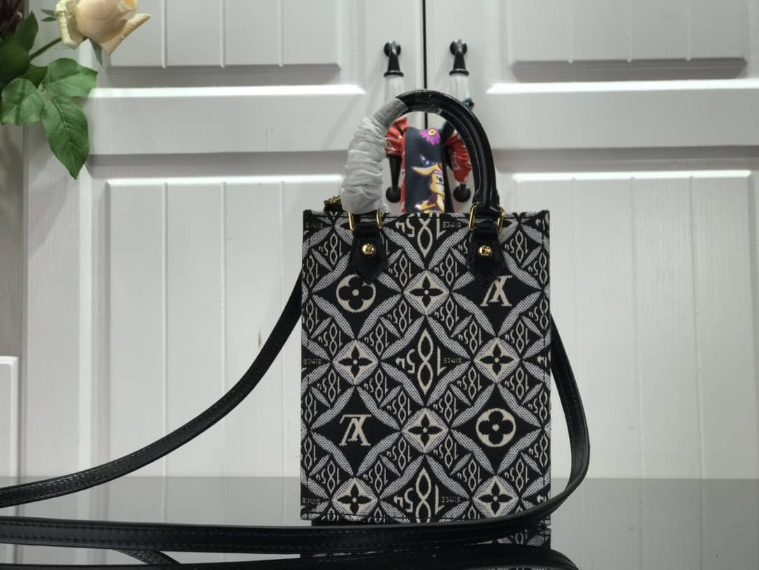 L0vis Vvtt0n Monogram Petit Sac Plat 2Way Replica Shoulder Bag Black M69442