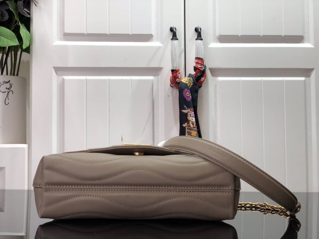 L0vis Vvtt0n New Wave Chain Leather Replica Shoulder Bag Gray M58550