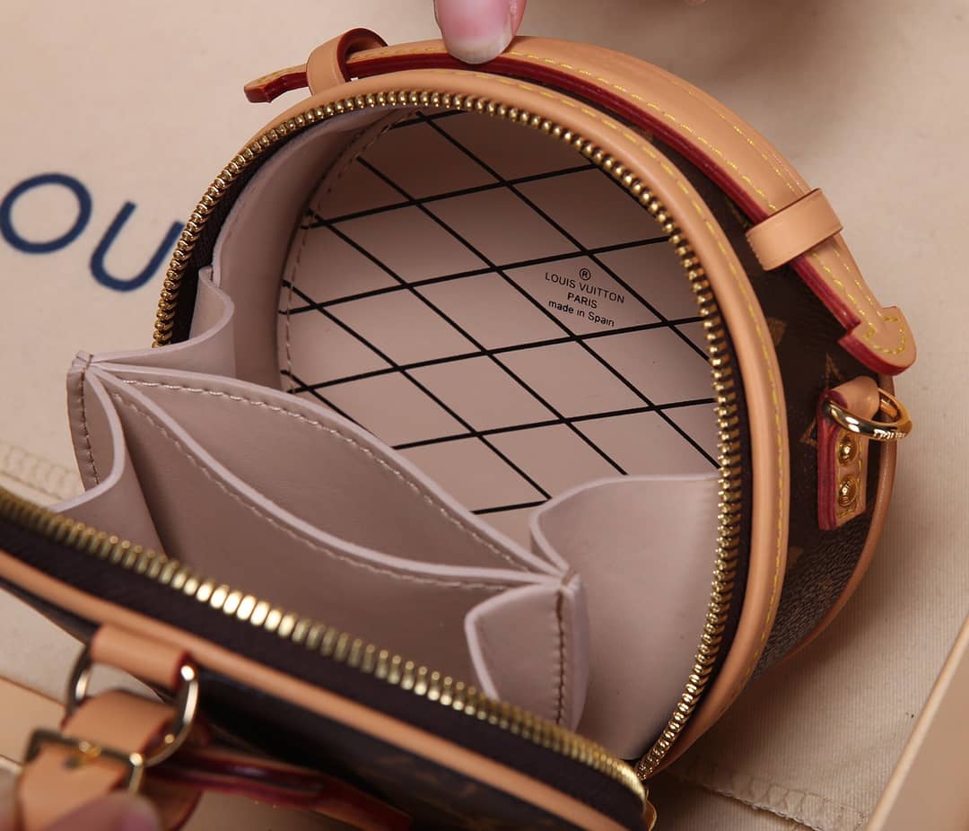 L0vis Vvtt0n Mini Boite Chapeau Replica Crossbody Bag M44699