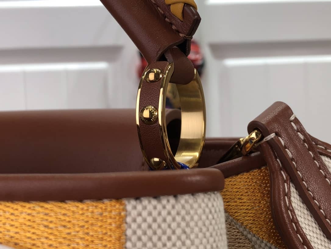 L0vis Vvtt0n Capucines Embroidery Replica Bag Orange M48865