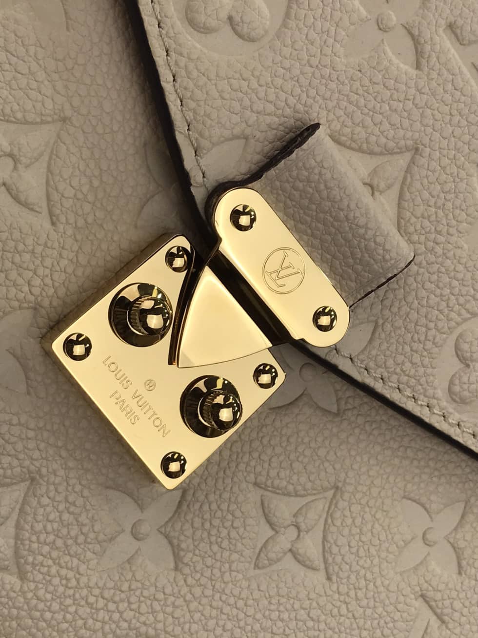 L0vis Vvtt0n Pochette Metis Marine Leather White M44071 Replica Shoulder Bag