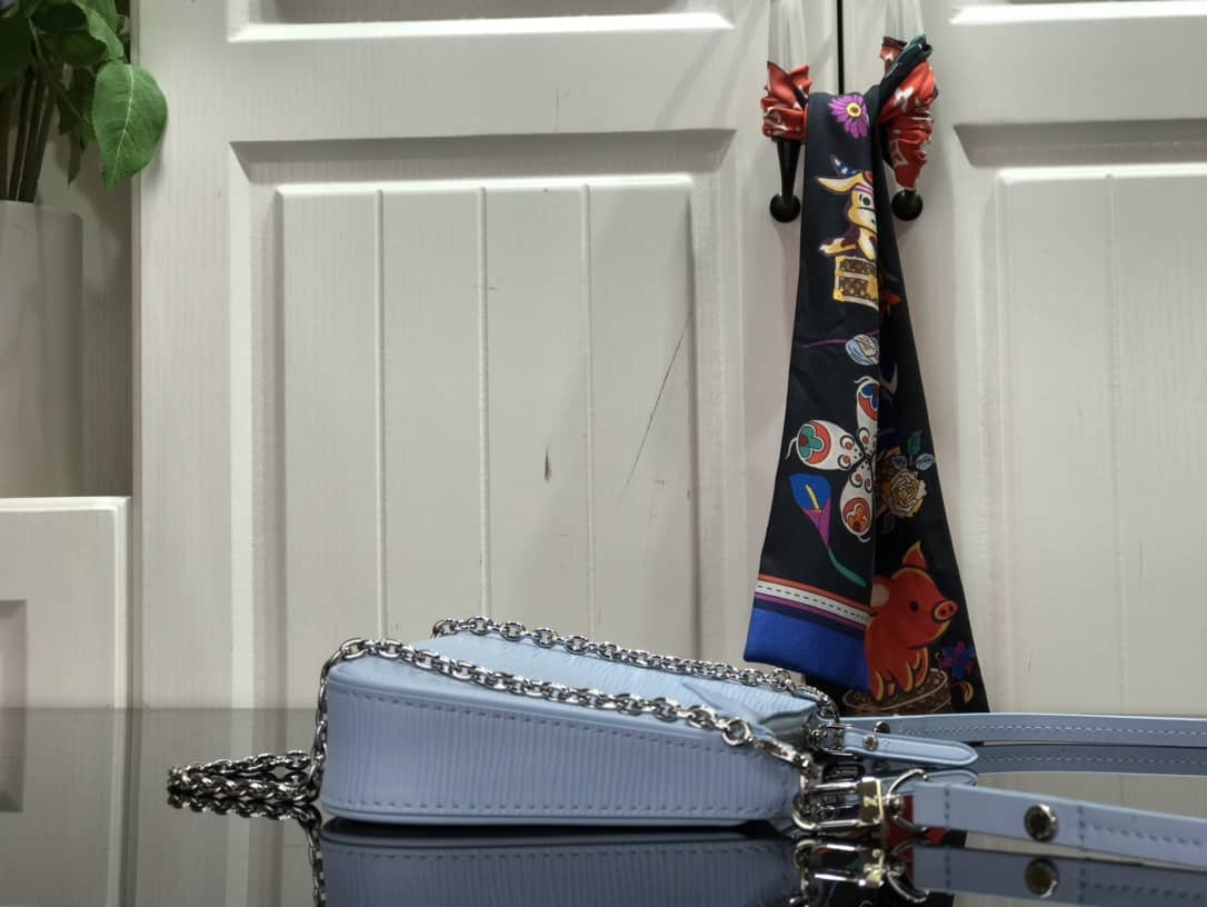L0vis Vvtt0n Epi Easy Pouch On Strap Replica Bag Blue M80471
