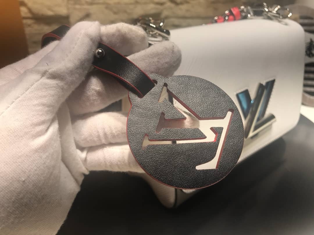 L0vis Vvtt0n Twist MM Bag White M50296 Replica