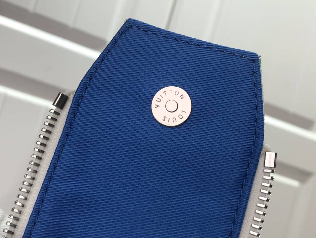 L0vis Vvtt0n Multicolored Watercolor Monogram Canvas Dopp Kit Toiletry Bag Replica M80500