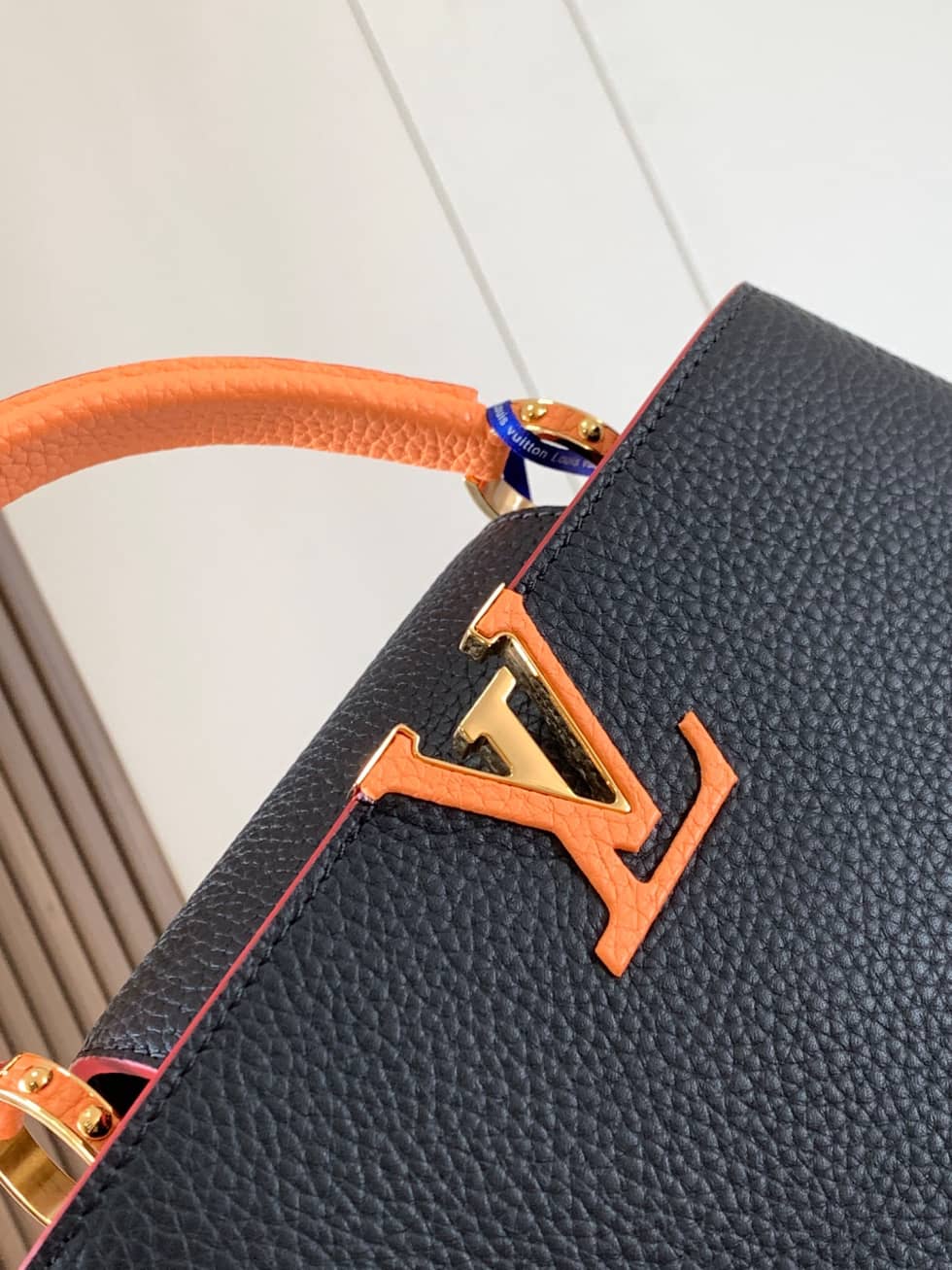 L0vis Vvtt0n Capucines BB Black M58608 Replica Crossbody Bag