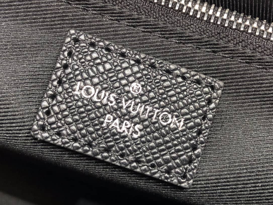 L0vis Vvtt0n New Flap Taiga Cowhide Leather Replica Messenger Bag M30807