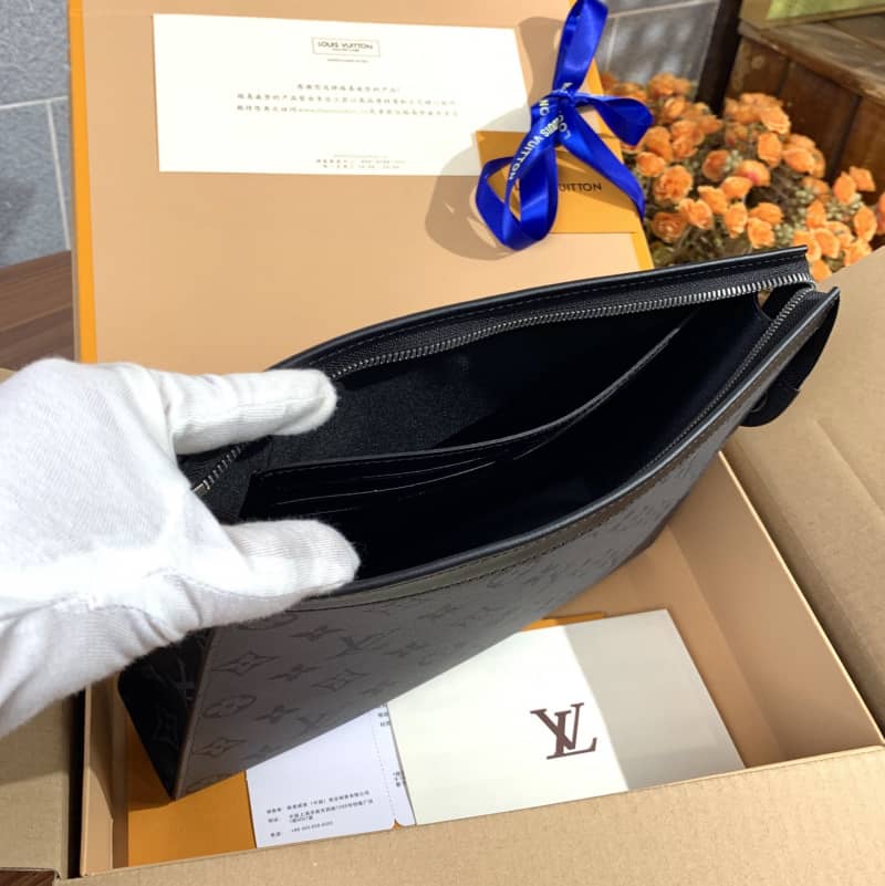 L0vis Vvtt0n Monogram Eclipse Reverse Replica Pochette Voyage M69535