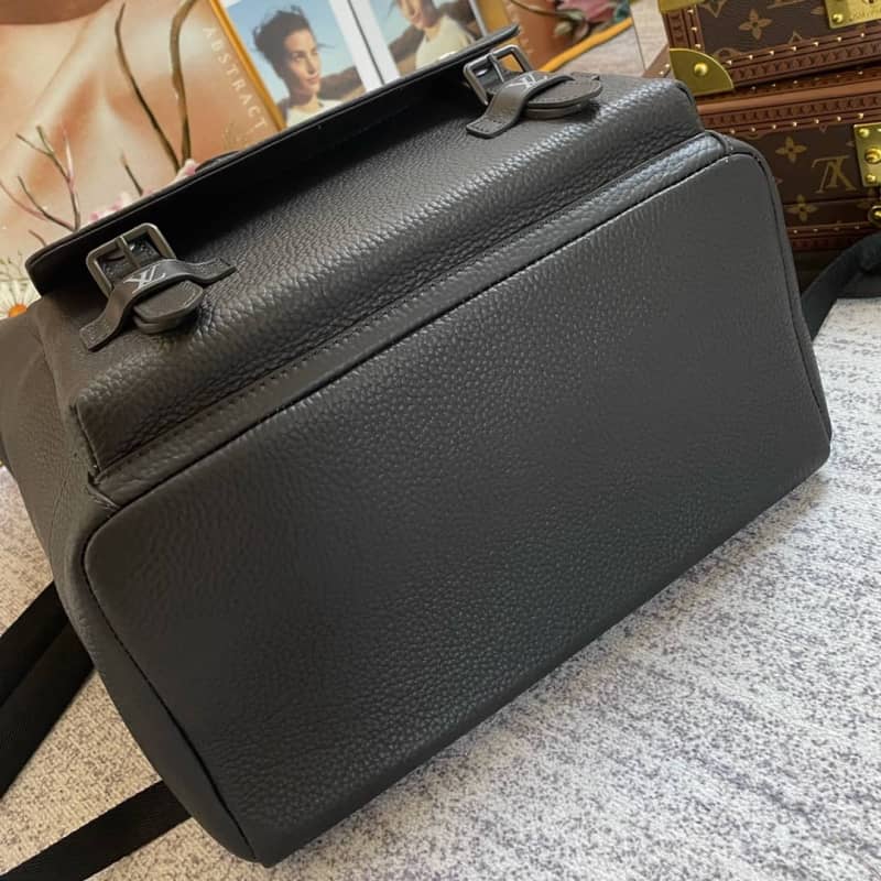 L0vis Vvtt0n Christopher Slim Replica Backpack M58644