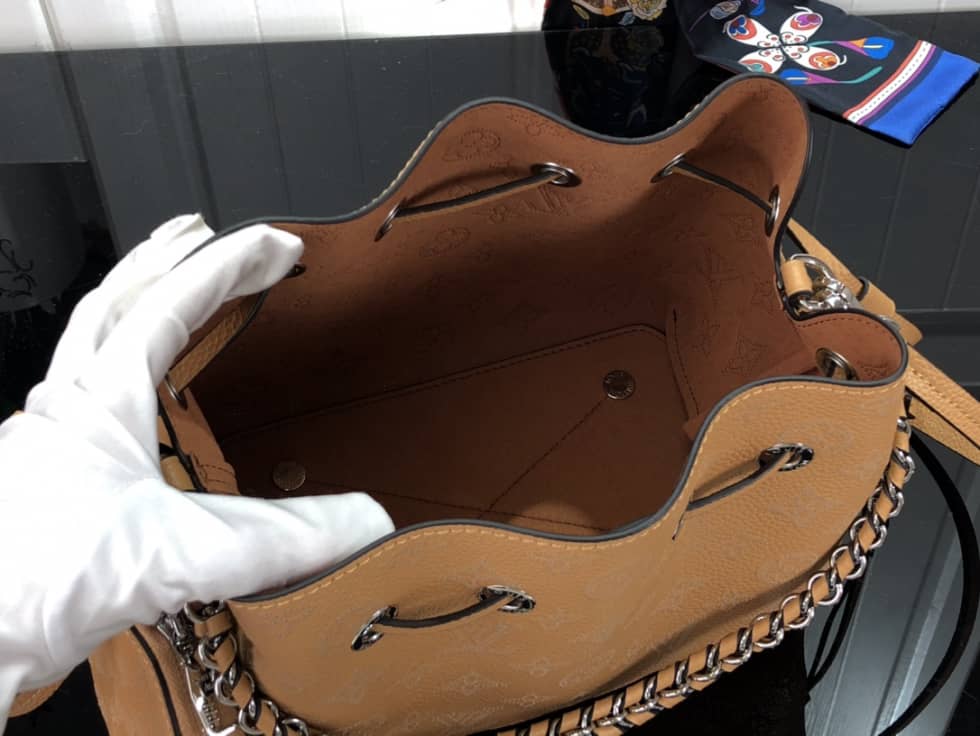 L0vis Vvtt0n Bella Mahina Leather Magnolia Pink M57068 Replica Bucket Bag