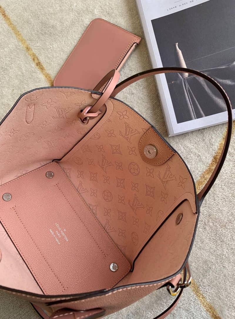 L0vis Vvtt0n Mahina Hina PM Leather Tote Replica Pink M54353