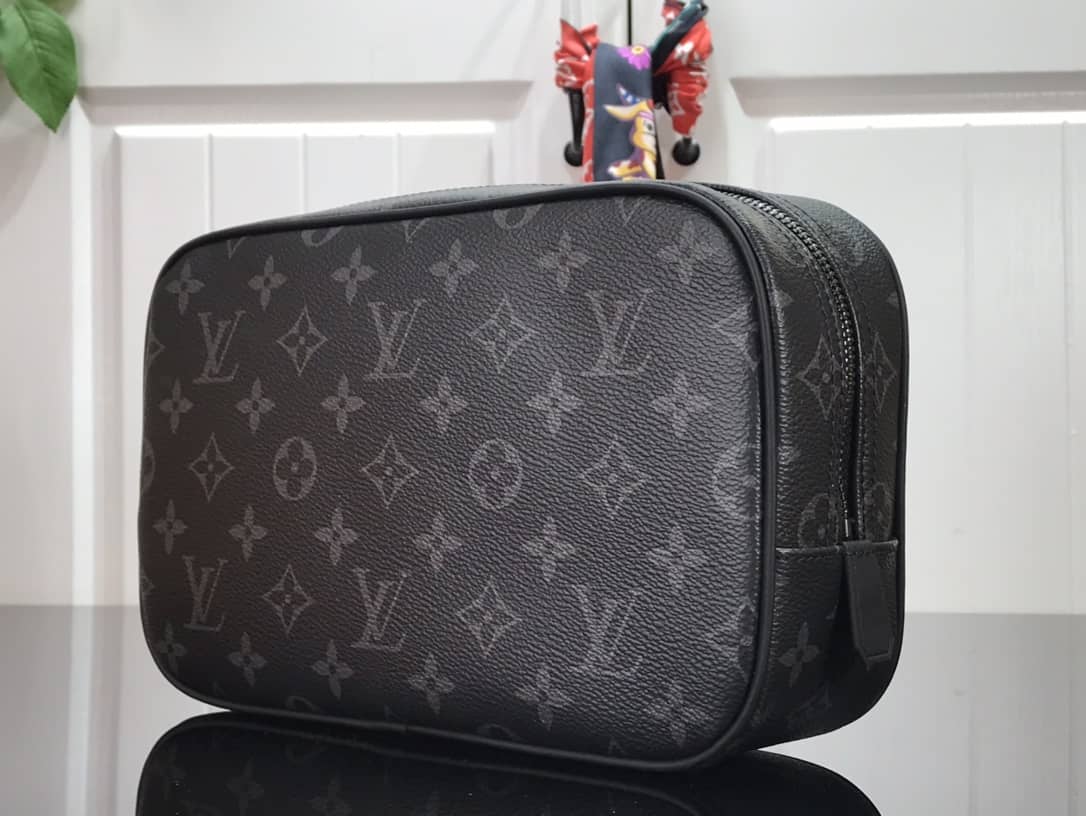 L0vis Vvtt0n Monogram Eclipse Toiletry Pouch M43383