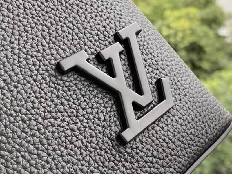 L0vis Vvtt0n Aerogram IPad Pouch Grained Calf Leather Replica M69837