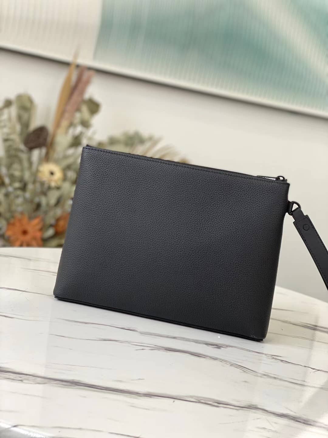 L0vis Vvtt0n Aerogram IPad Pouch Grained Calf Leather Replica M69837