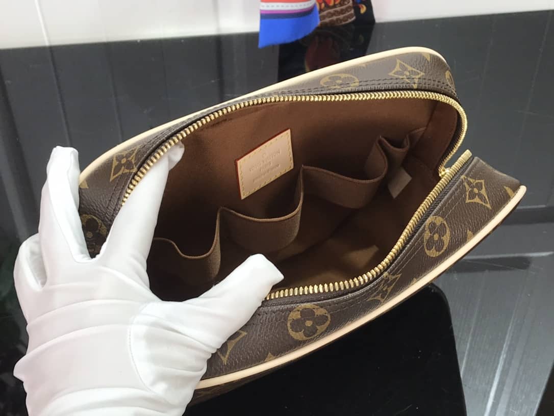 High Quality Designer LV Wash Bag Wholesale