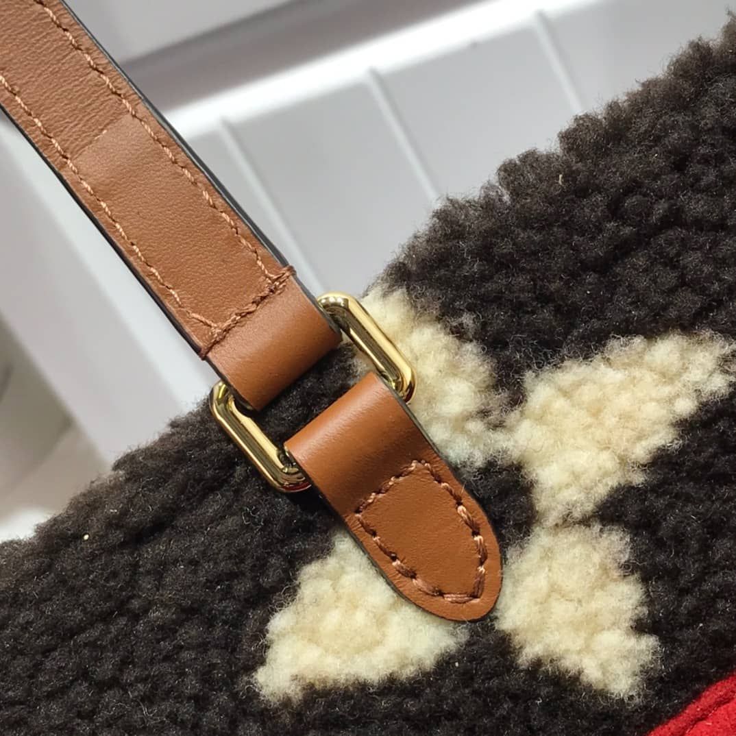 L0vis Vvtt0n Onthego Teddy Shearling Limited GM Tote Replica Black M55421